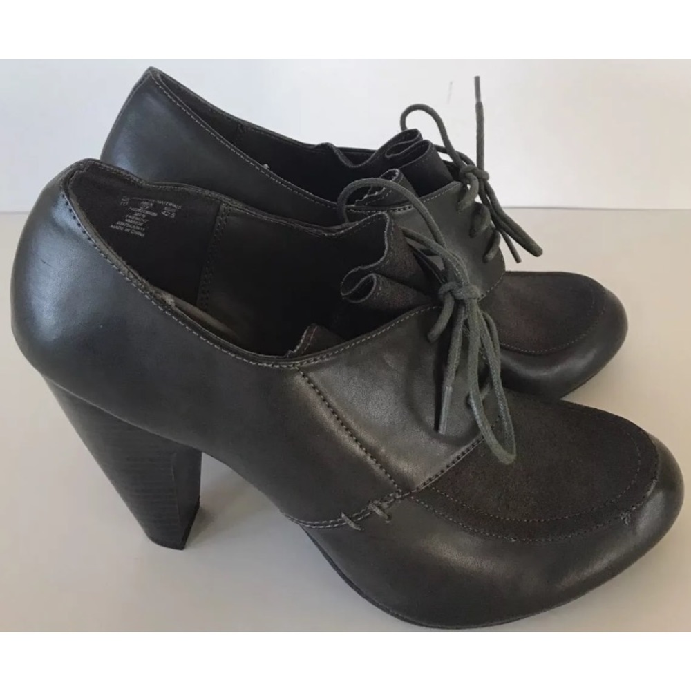 Attention short ankle boots lace up grey size 10